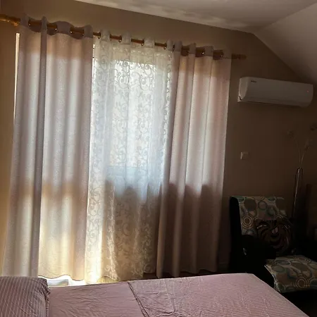 Red Rose Bed & Breakfast *